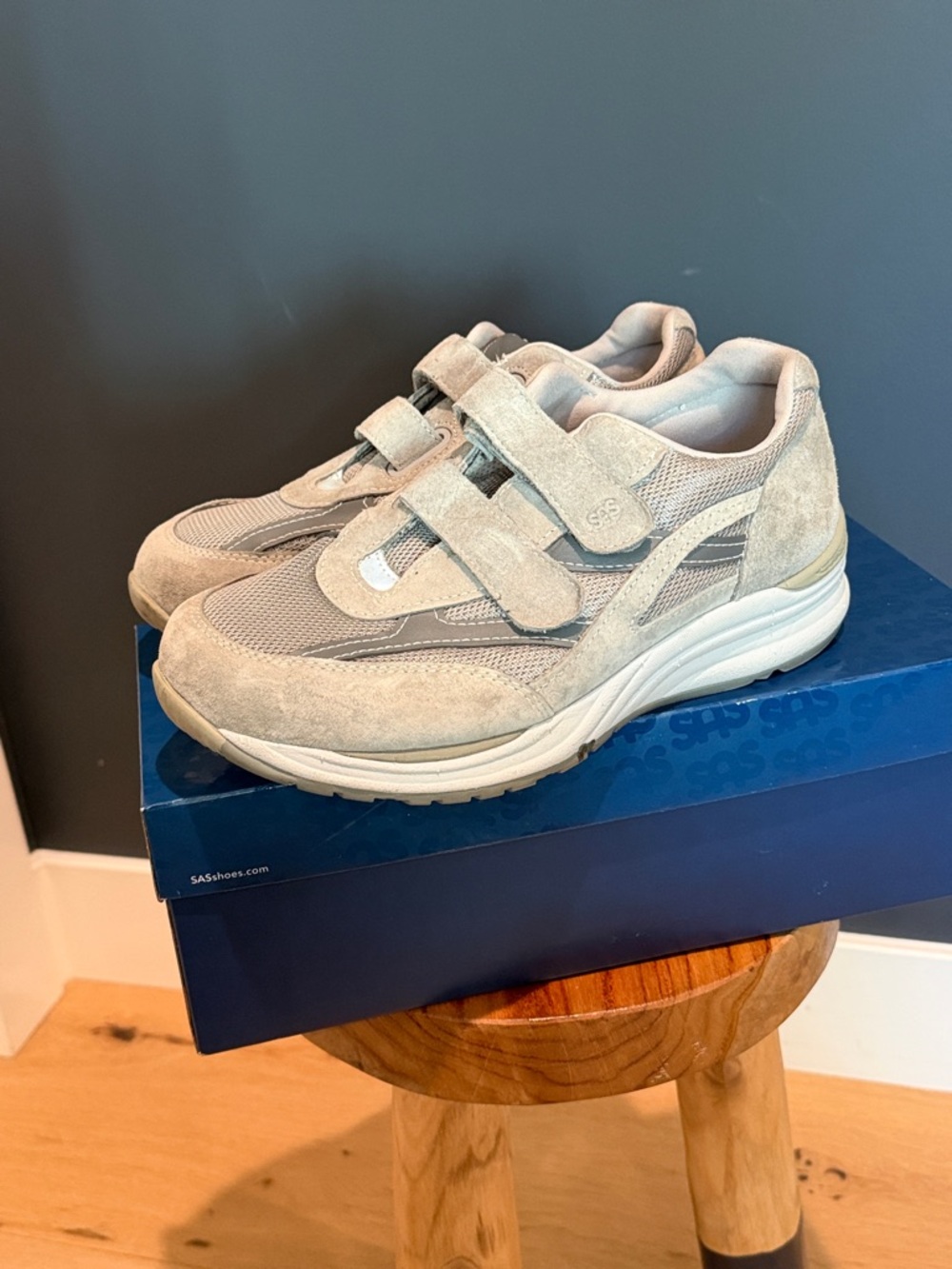 SAS Men's Light Gray Suede & Mesh Sneakers size 9 W3